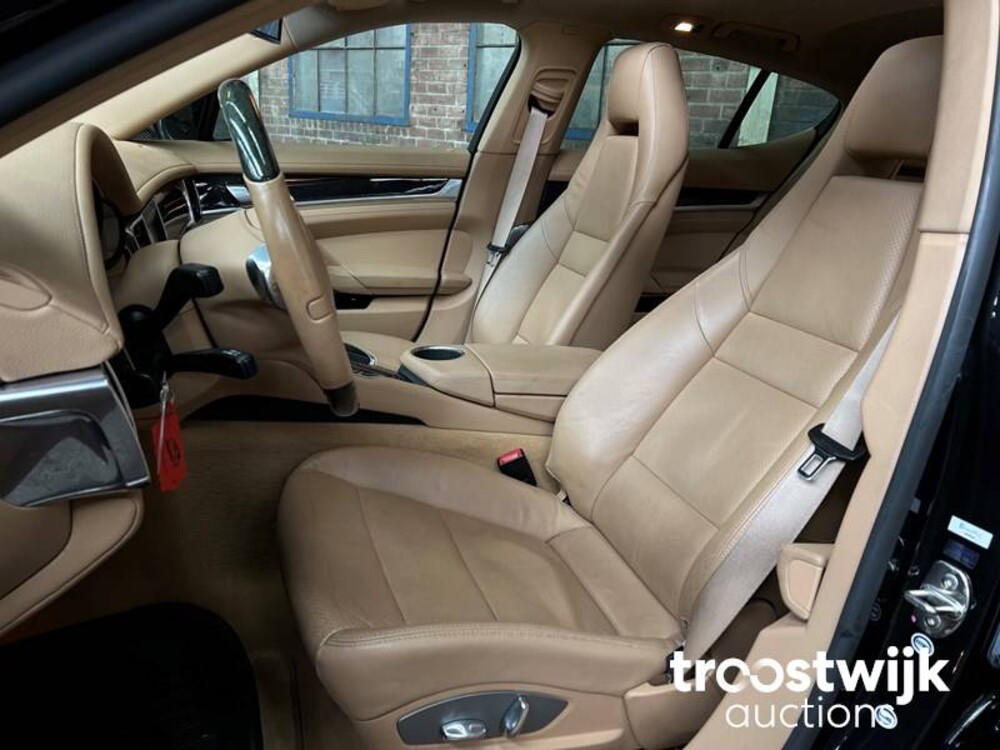 Porsche  Panamera 4S 4.8 V8  401PS 2010