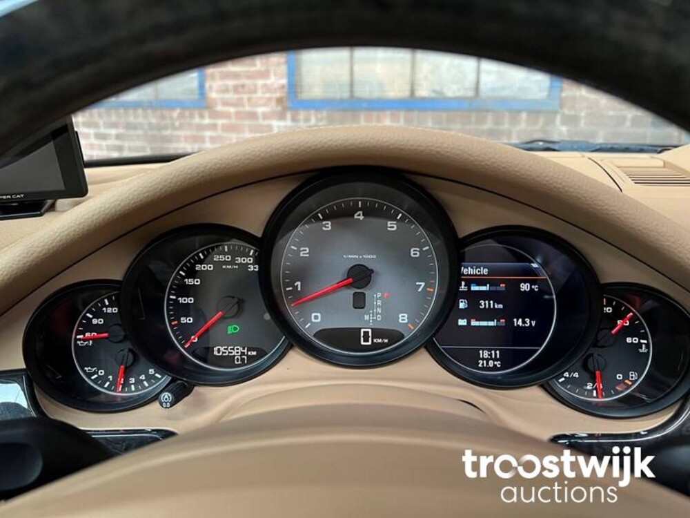 Porsche  Panamera 4S 4.8 V8  401PS 2010