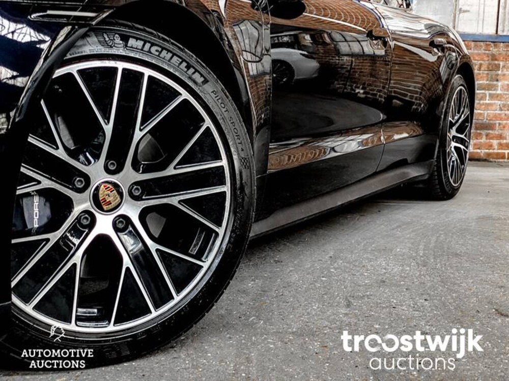 Porsche Taycan PERFORMANCE 84kWh Sport Chrono 381hp 2021 Herstellergarantie -Orig. NL-, L-982-RT