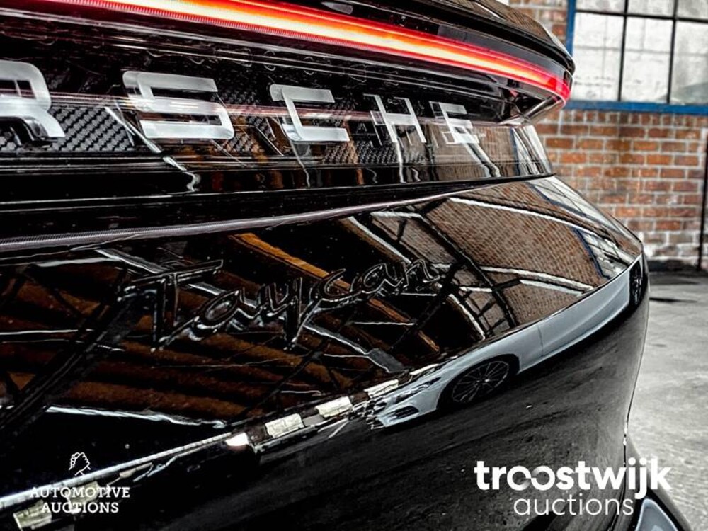 Porsche Taycan PERFORMANCE 84kWh Sport Chrono 381hp 2021 Herstellergarantie -Orig. NL-, L-982-RT