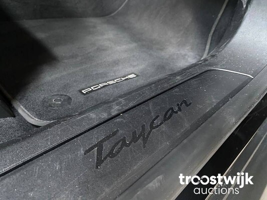 Porsche Taycan PERFORMANCE 84kWh Sport Chrono 381hp 2021 Manufacturer's warranty -Orig. NL-, L-982-RT