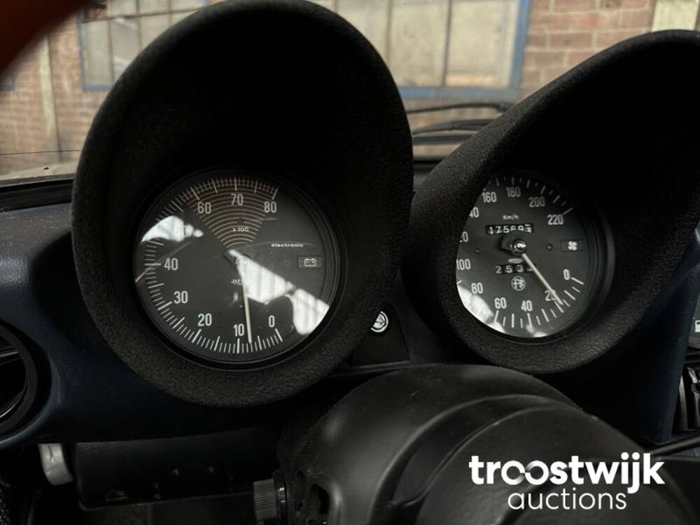 Alfa Romeo Spider 2.0 Veloce 128pk 1984, JD-XP-73