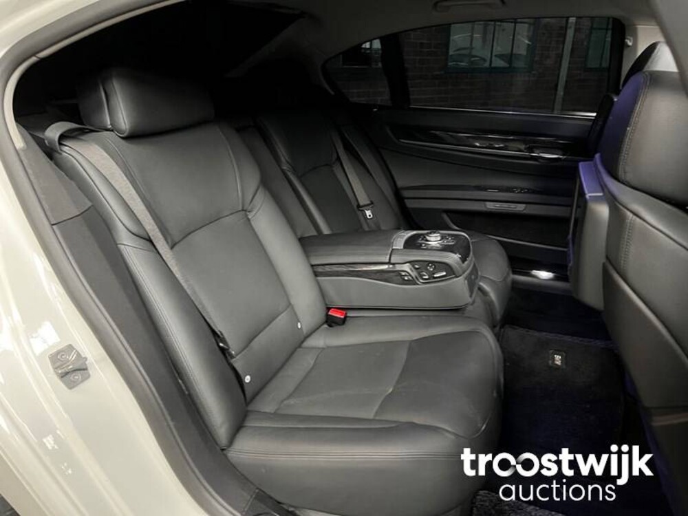 BMW 750Li  F02 4.4 7-serie 407pk 2010