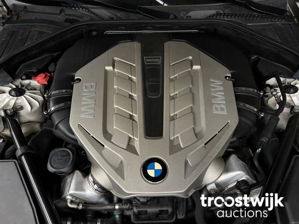 BMW 750Li  F02 4.4 7-serie 407pk 2010