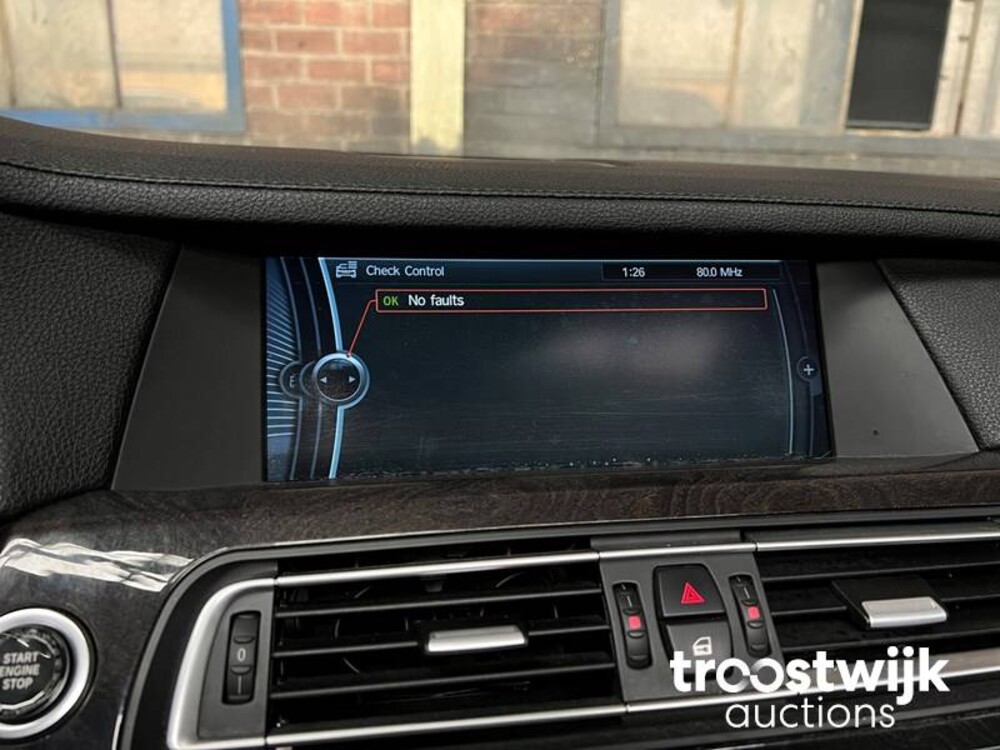 BMW 750Li  F02 4.4 7-serie 407pk 2010
