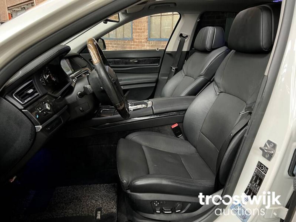 BMW 750Li  F02 4.4 7-serie 407pk 2010