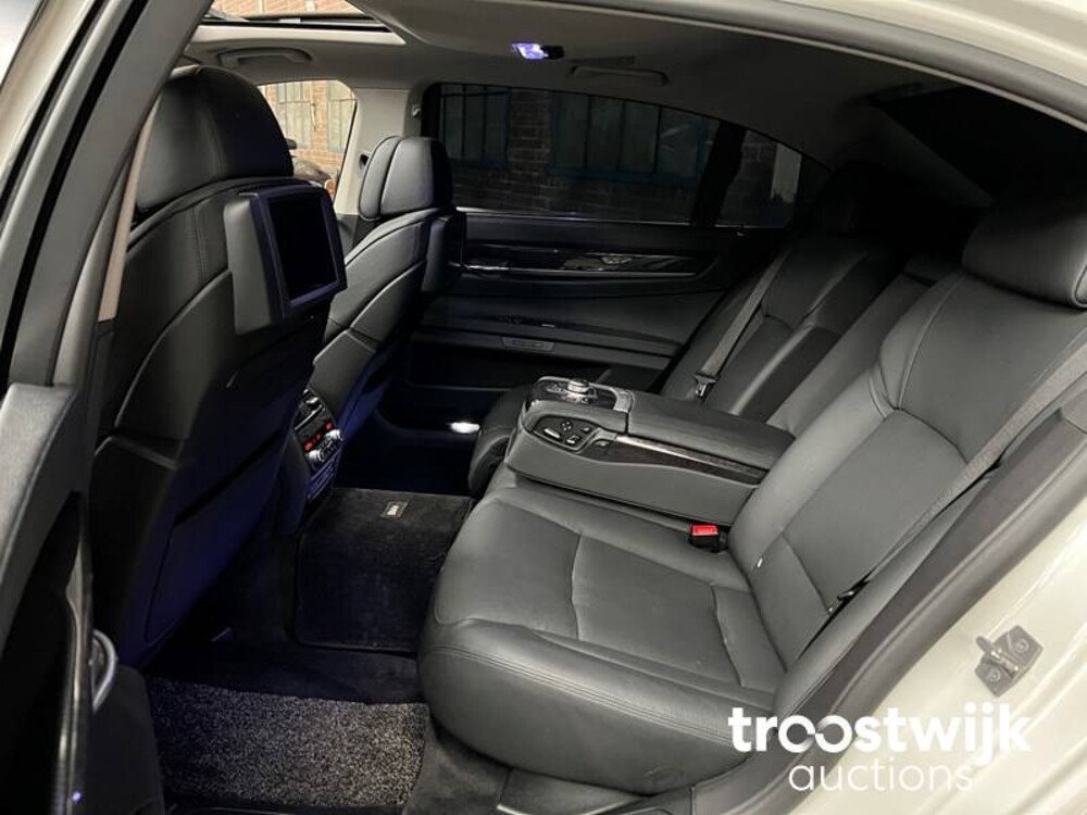BMW 750Li  F02 4.4 7-serie 407pk 2010