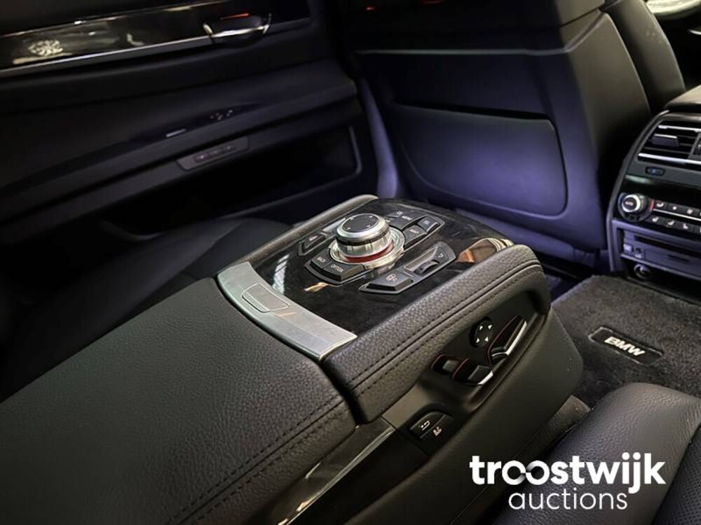 BMW 750Li  F02 4.4 7-serie 407pk 2010