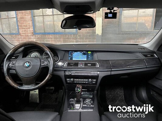 BMW 750Li  F02 4.4 7er 407PS 2010 -Youngtimer-