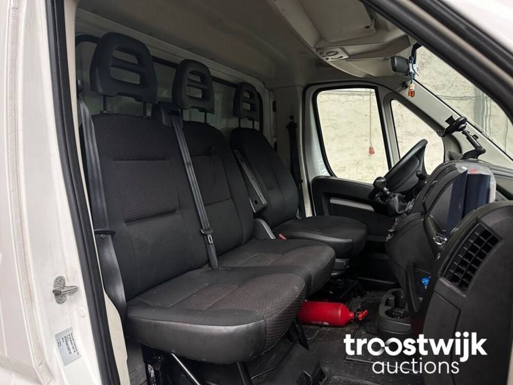 Peugeot Boxer Bakwagen 164pk 2020