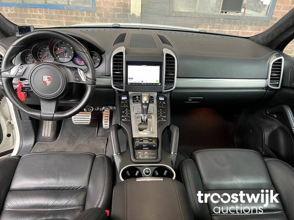 Porsche  Cayenne Turbo 4.8 V8 GTS 420PS 2014