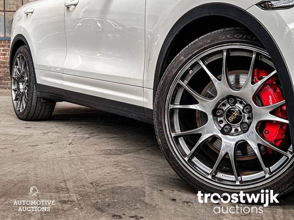 Porsche  Cayenne Turbo 4.8 V8 GTS 420PS 2014