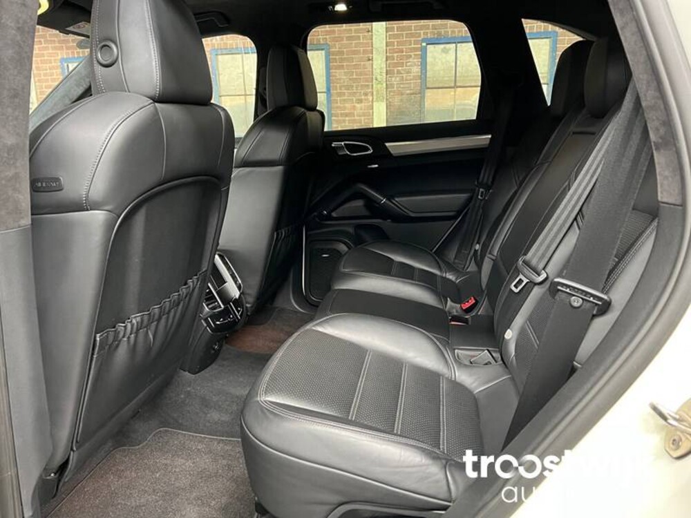 Porsche  Cayenne Turbo 4.8 V8 GTS 420PS 2014
