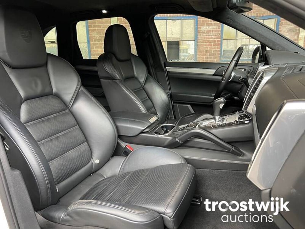 Porsche  Cayenne Turbo 4.8 V8 GTS 420PS 2014