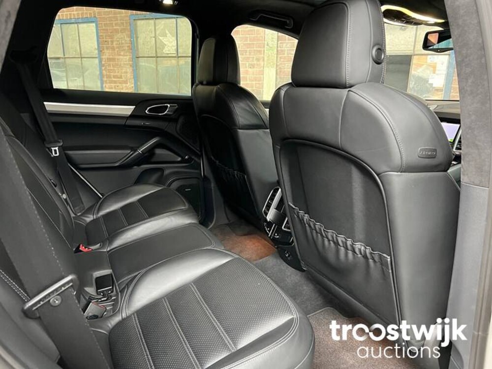 Porsche  Cayenne Turbo 4.8 V8 GTS 420PS 2014