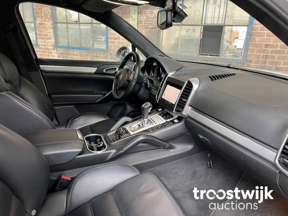 Porsche  Cayenne Turbo 4.8 V8 GTS 420PS 2014