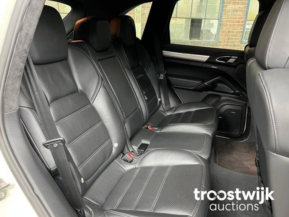 Porsche  Cayenne Turbo 4.8 V8 GTS 420PS 2014