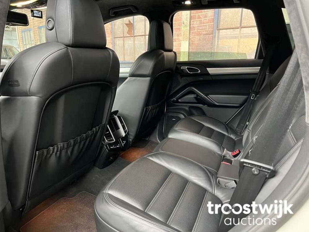 Porsche  Cayenne Turbo 4.8 V8 GTS 420PS 2014