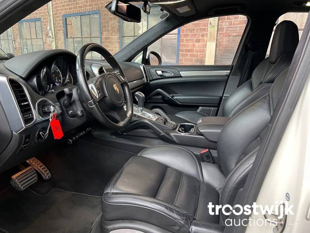 Porsche  Cayenne Turbo 4.8 V8 GTS 420PS 2014