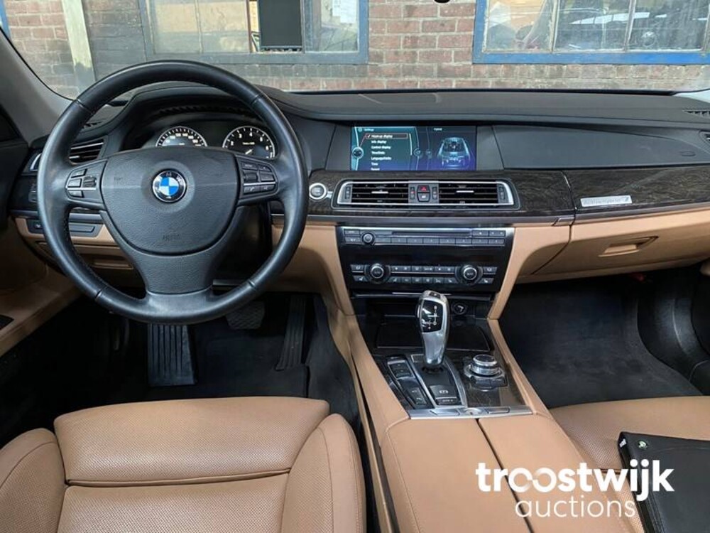 BMW ActiveHybrid7 F04 4.4 V8 465pk 2011 7-serie 