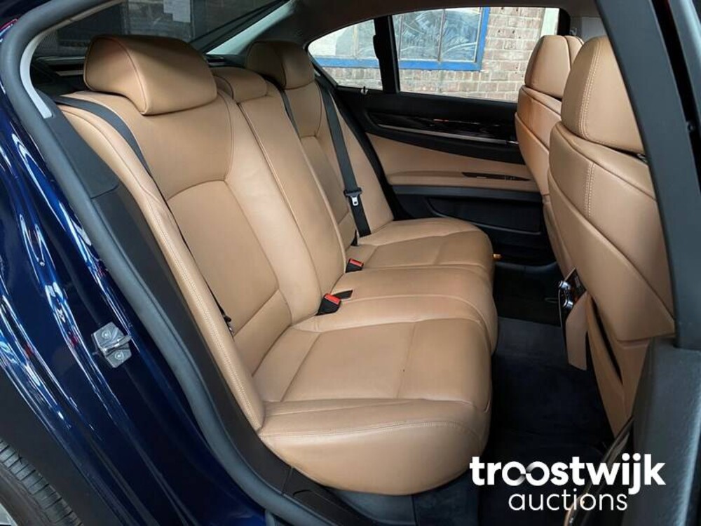 BMW ActiveHybrid7 F04 4.4 V8 465pk 2011 7-serie 