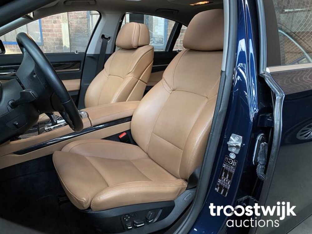 BMW ActiveHybrid7 F04 4.4 V8 465pk 2011 7-serie 