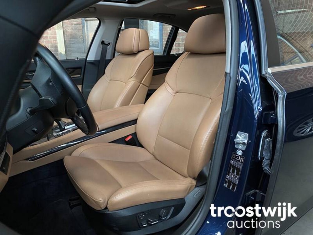 BMW ActiveHybrid7 F04 4.4 V8 465pk 2011 7-serie 
