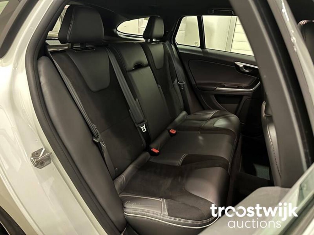 Volvo V60 Business Sport 2.0 D4 190pk 2018 -Orig. NL-, TL-707-B