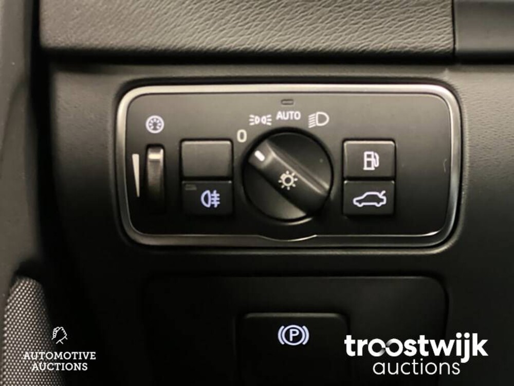 Volvo V60 2.4 D5 Twin Engine Plug-in Hybrid Special Edition 163pk 2016, -Orig. NL-, KZ-683-B