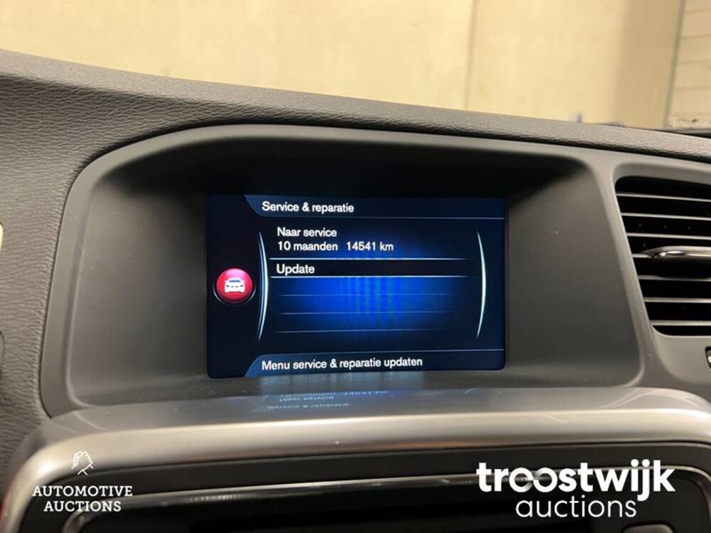 Volvo V60 2.4 D5 Twin Engine Plug-in Hybrid Special Edition 163pk 2016, -Orig. NL-, KZ-683-B