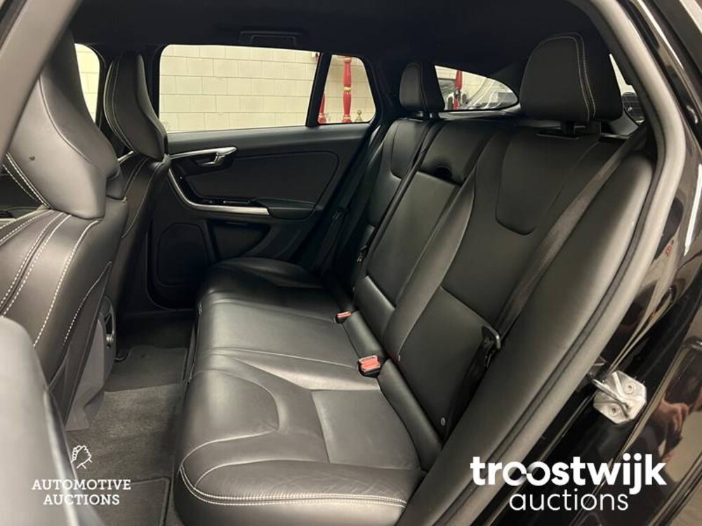 Volvo V60 2.4 D5 Twin Engine Plug-in Hybrid Special Edition 163pk 2016, -Orig. NL-, KZ-683-B