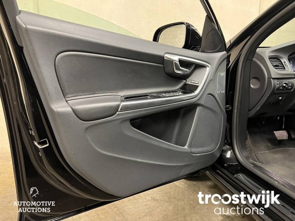 Volvo V60 2.4 D5 Twin Engine Plug-in Hybrid Special Edition 163pk 2016, -Orig. NL-, KZ-683-B