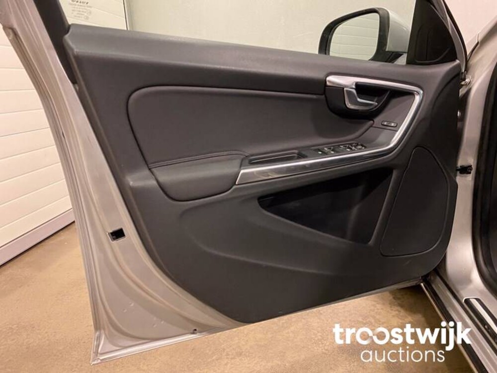 Volvo V60 2.0 D3 5-Cilinder Momentum 163pk 2011, 10-XRX-7