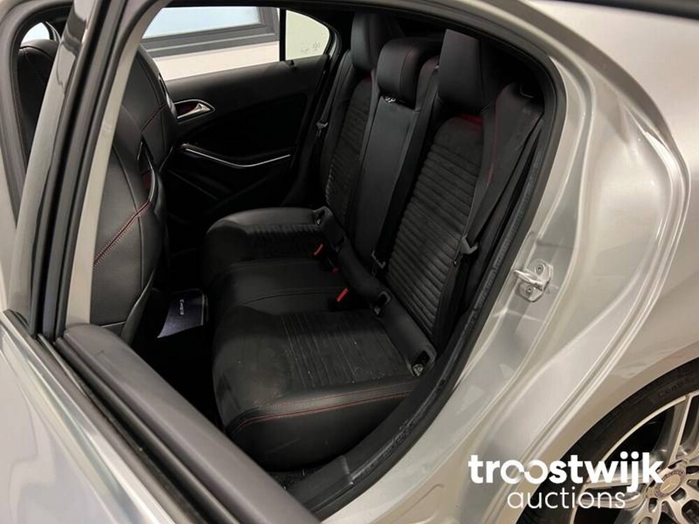 Mercedes-Benz A180 Ambition 122pk 2016 -Orig. NL-, JF-085-K