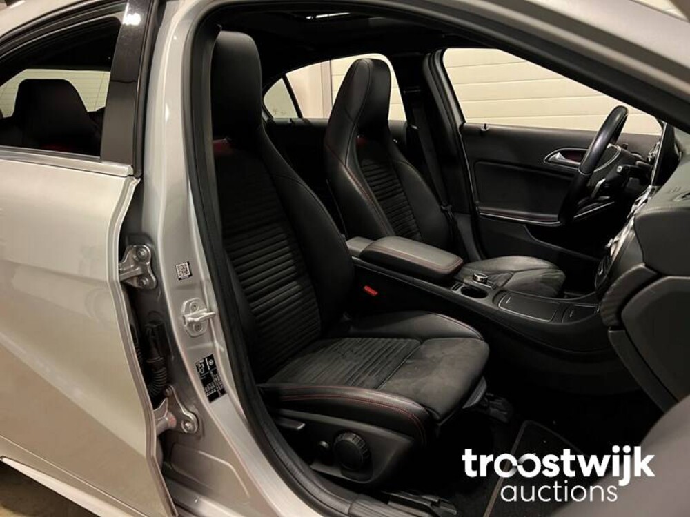 Mercedes-Benz A180 Ambition 122pk 2016 -Orig. NL-, JF-085-K