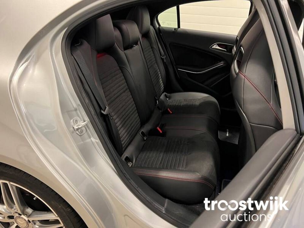 Mercedes-Benz A180 Ambition 122pk 2016 -Orig. NL-, JF-085-K