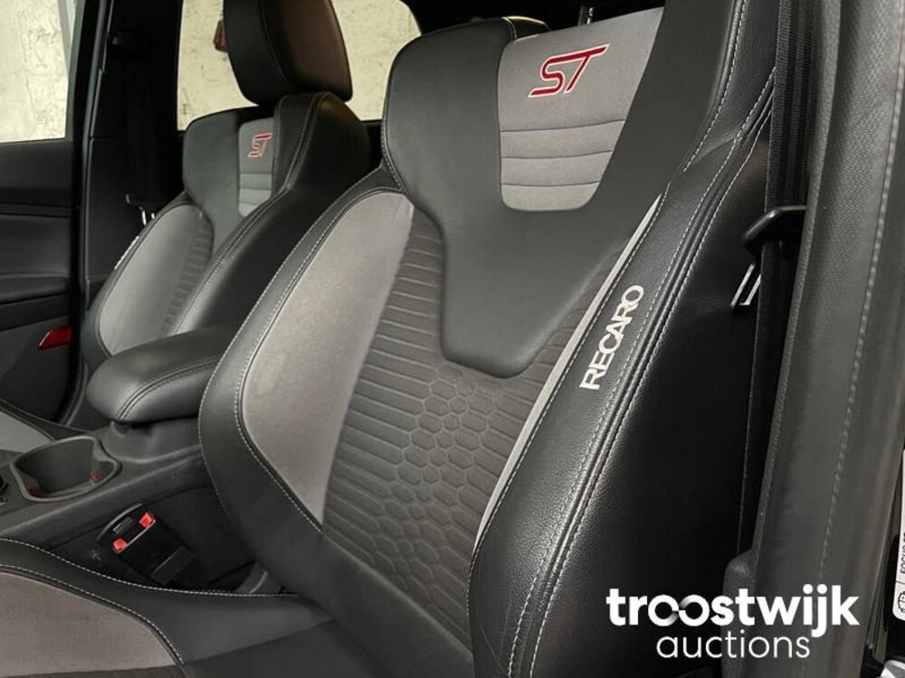 Ford Focus ST-3 2.0 EcoBoost 250 PS 2014, K-925-DG