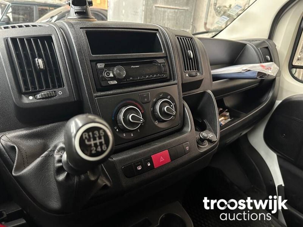 Peugeot Boxer Bakwagen 164pk 2020