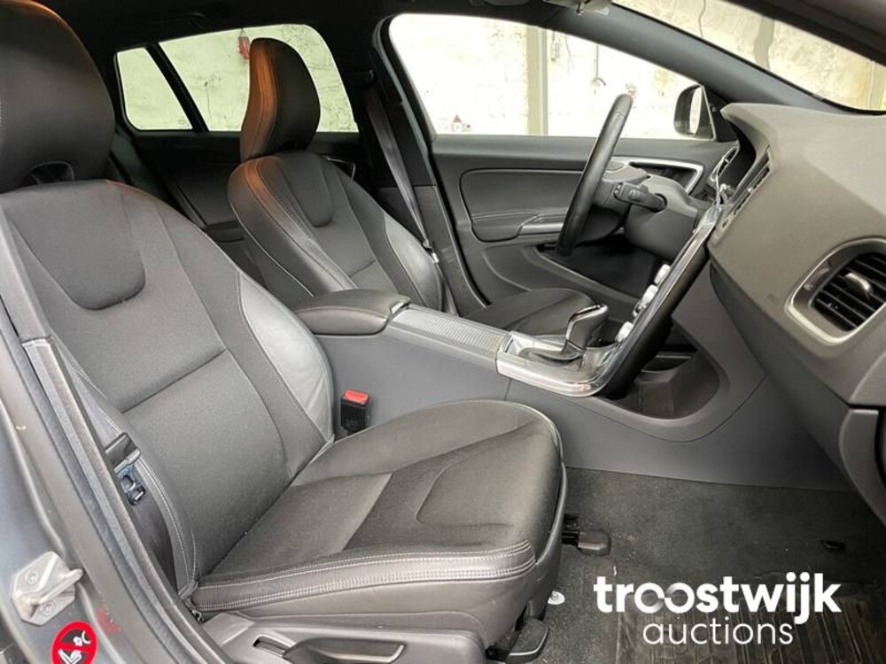 Volvo V60 D5 Twin Engine Special Edition 163hp 2015 -Orig. NL-, NH-759-L