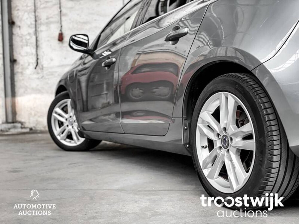 Volvo V60 D5 Twin Engine Special Edition 163hp 2015 -Orig. NL-, NH-759-L