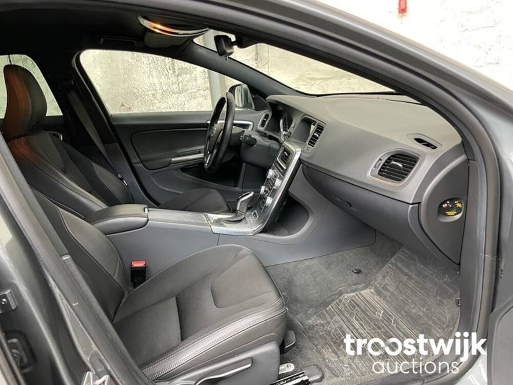 Volvo V60 D5 Twin Engine Special Edition 163hp 2015 -Orig. NL-, NH-759-L