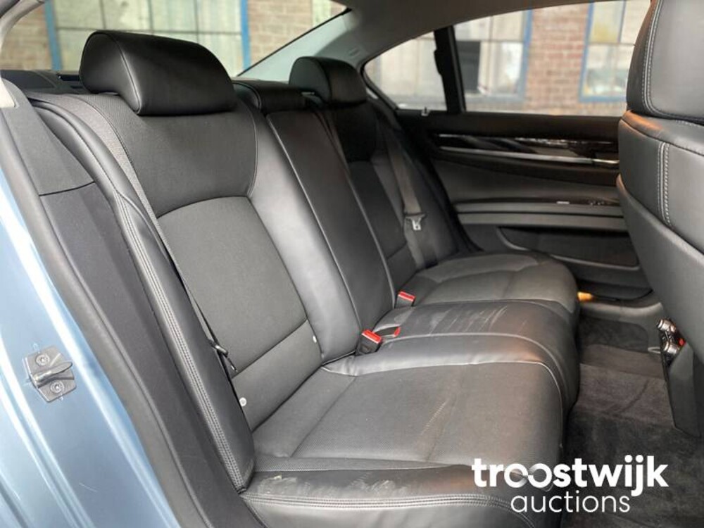 BMW ActiveHybrid7 4.4 V8  485 PS 2010 7er
