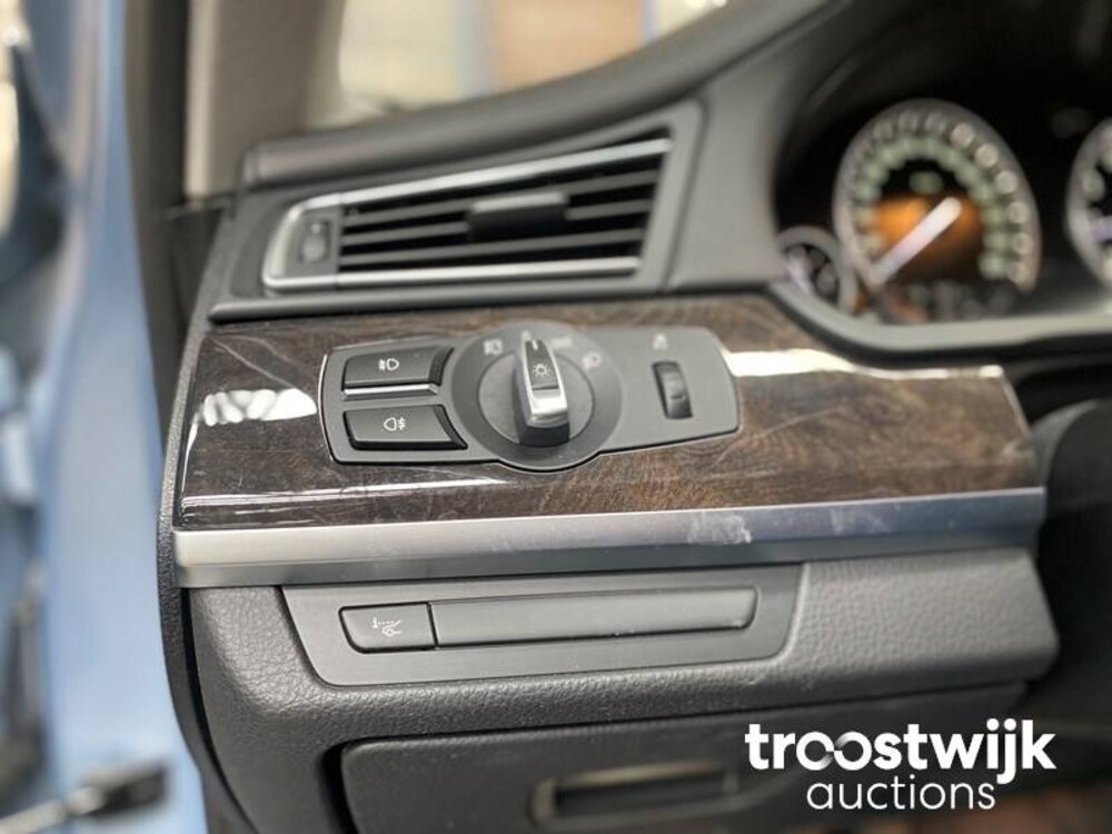 BMW ActiveHybrid7 4.4 V8  485 PS 2010 7er