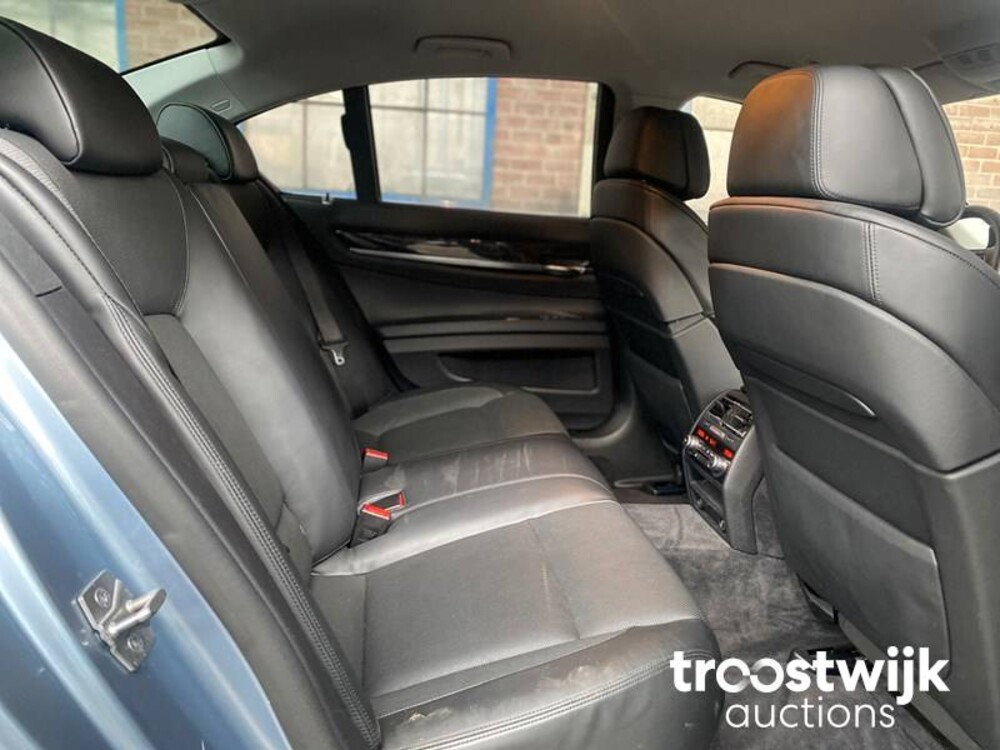 BMW ActiveHybrid7 4.4 V8  485 PS 2010 7er
