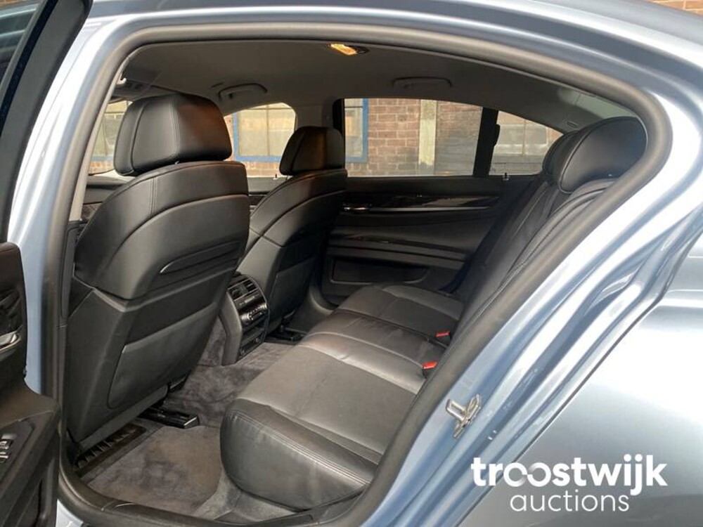 BMW ActiveHybrid7 4.4 V8  485 PS 2010 7er