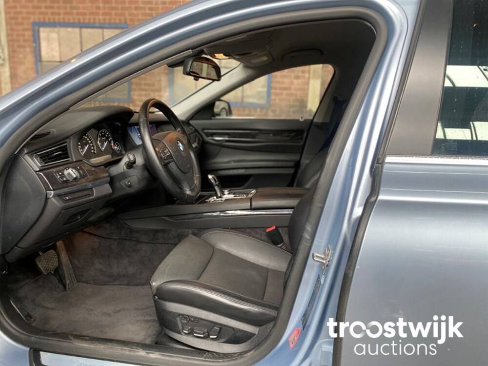 BMW ActiveHybrid7 4.4 V8  485 PS 2010 7er