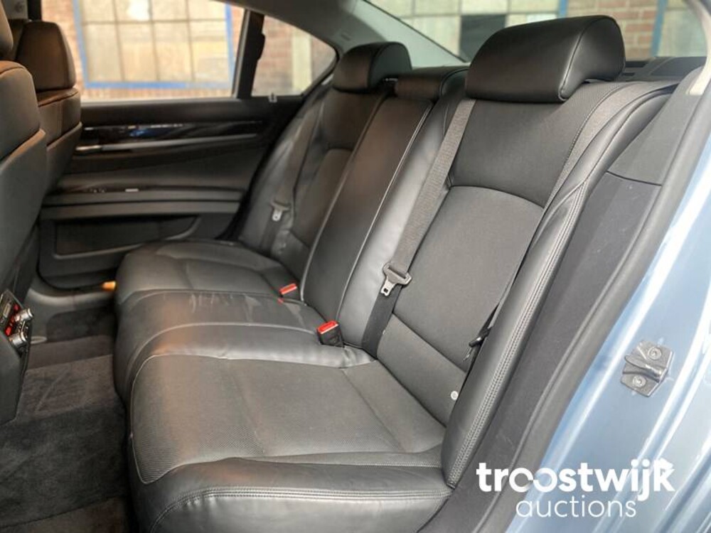 BMW ActiveHybrid7 4.4 V8  485 PS 2010 7er