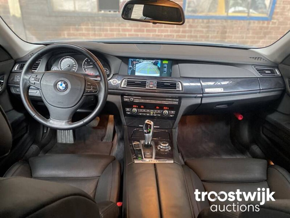 BMW ActiveHybrid7 4.4 V8  485 PS 2010 7er