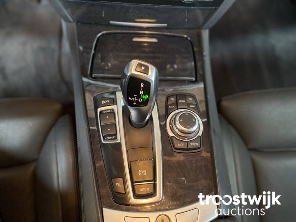 BMW ActiveHybrid7 4.4 V8  485 PS 2010 7er