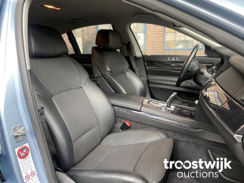 BMW ActiveHybrid7 4.4 V8  485 PS 2010 7er